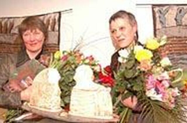 Keramikės žemynai bei esė tekstilėje 