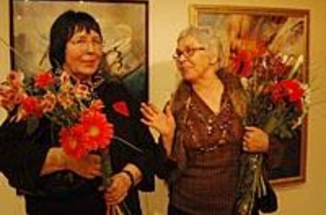 Grafikoje - nežemiškų salų kraštovaizdžiai 