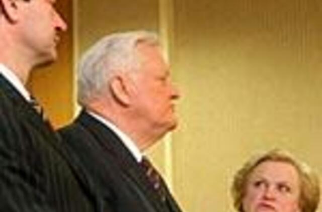 Chaosas valdžioje sekina kantrybę 