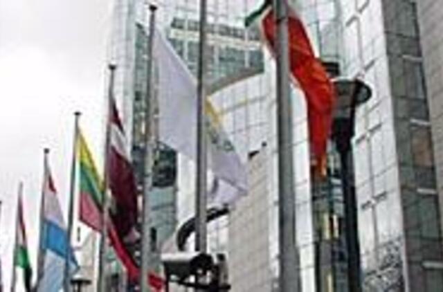 Briuselis spaudžia, Strasbūras nepasiduoda 