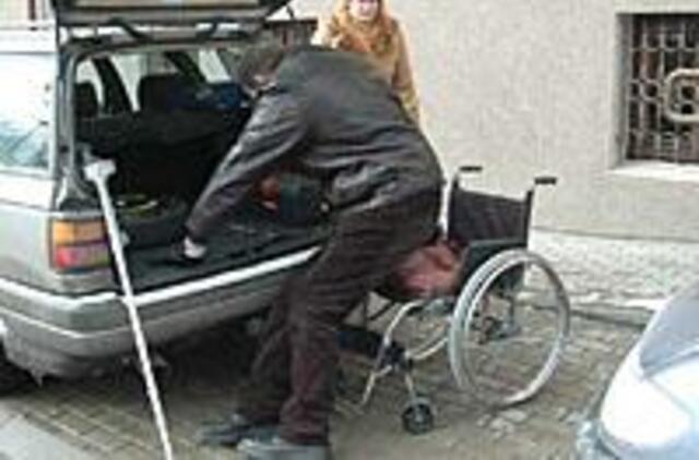 Neįgalieji - atsakingesni už sveikuosius 