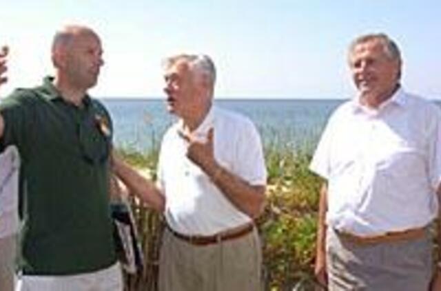 Neringos politikai kasa karo kirvį 