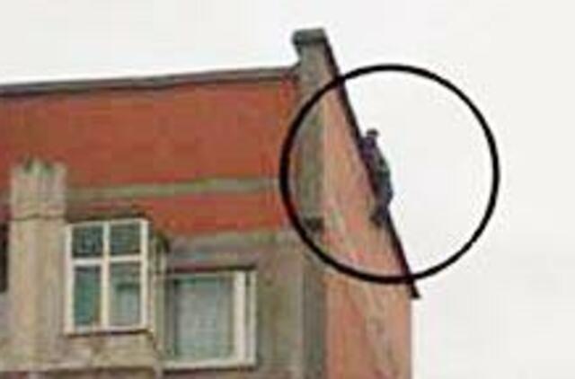 Ant daugiaaukščio stogo - atsisveikinimas su gyvenimu 