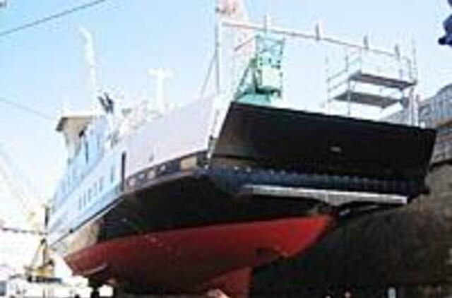 Ir kitąmet statys keltų korpusus bei konteinervežių blokus 