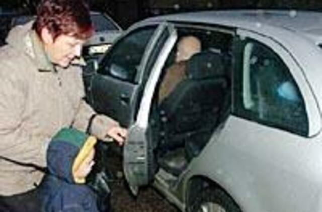 Prieš Kalėdas skelbiama vaikus pametusių tėvų paieška 