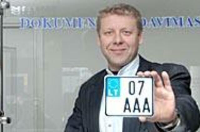 Vairuoti mopedą - su teisėmis ir draudimu 