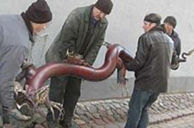 Klaipėdos "Slibinas" spjaudys vandeniu 