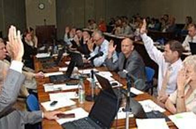 Klaipėdos politikai mėto pėdas 