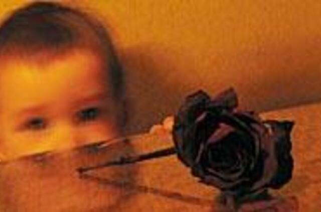 Žudanti vaiką žudo save 