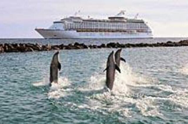 Kruizinių laivų spindesys ir skurdas 