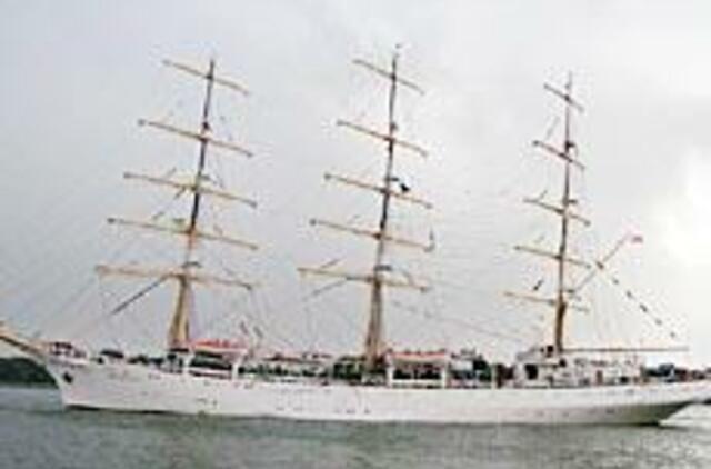 Svečiuosis lenkų jaunimo burlaivis 