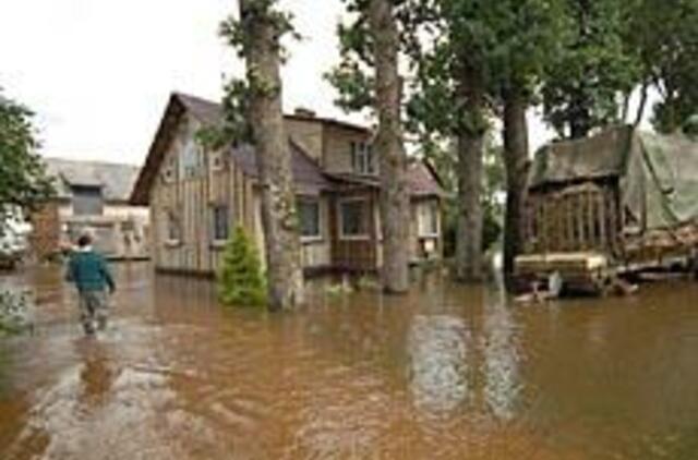 Potvynis toliau grasina gyventojams (video)