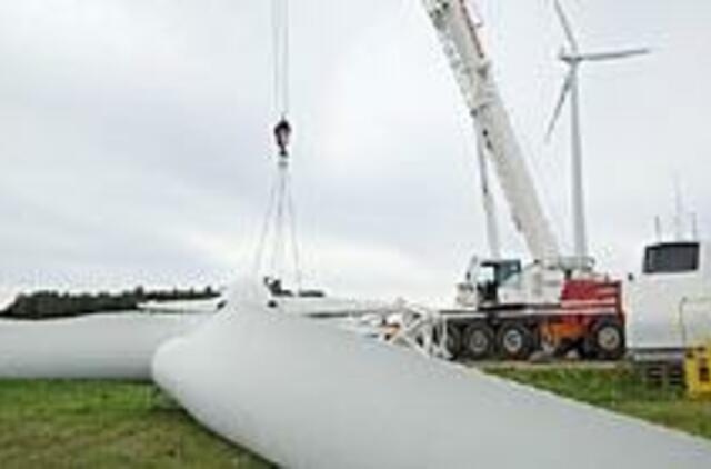 Pirmasis vėjo jėgainių parkas šluojamas nuo žemės paviršiaus 
