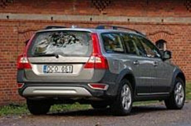 "Volvo XC70": malonumas kainuoja 