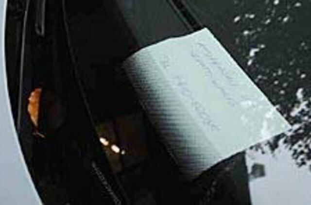 Problemą išsprendžia raštelis už stiklo