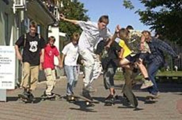 Lietuvininkų aikštę pamėgęs jaunimas kratosi vandalų etiketės 