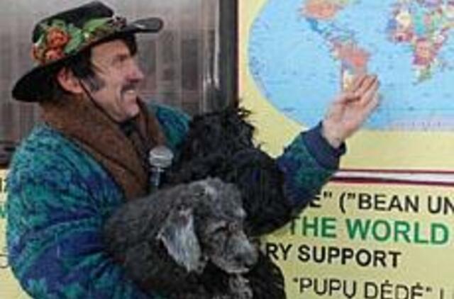 Keistuolis išsirengė aplink pasaulį