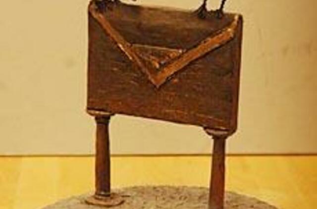 Senamiesčio problemas spręs pašto skulptūra 