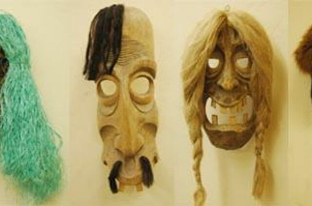 Rūpintojėliai išstūmė iš mados kaukes