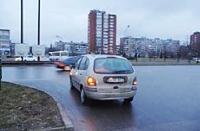 Eismo taisyklės vairuotojams - tamsus miškas