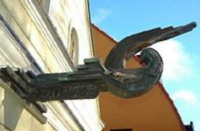 Vandalai "kovoja" su miesto puošmenomis 