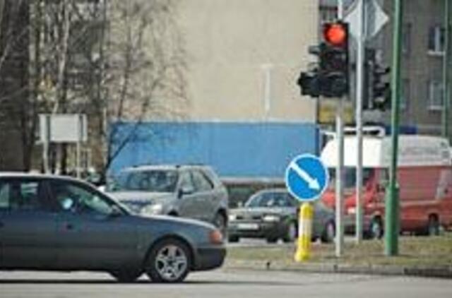 Eismą reguliuos ryškesni šviesoforai