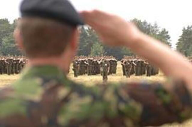 Politikų atžaloms šauktinio duona sprangi