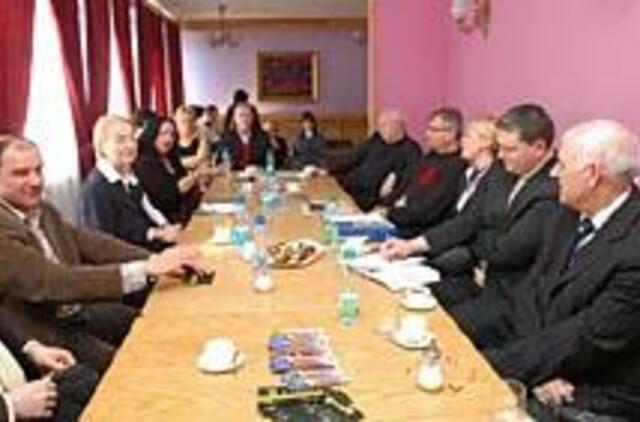 Muzikinis teatras pradeda skambinti varpais