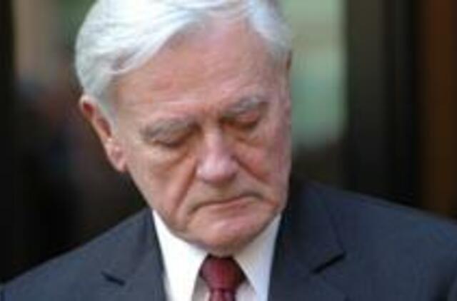 V. Adamkus - ligoninėje