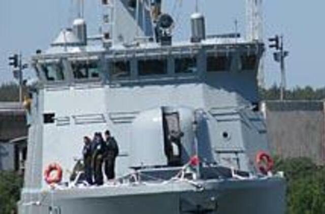 Naujas laivas prišvartuotas prie savos krantinės 