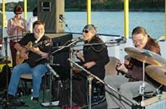 Muzikuojantis keltas - ir žiūrovams, ir atlikėjams 