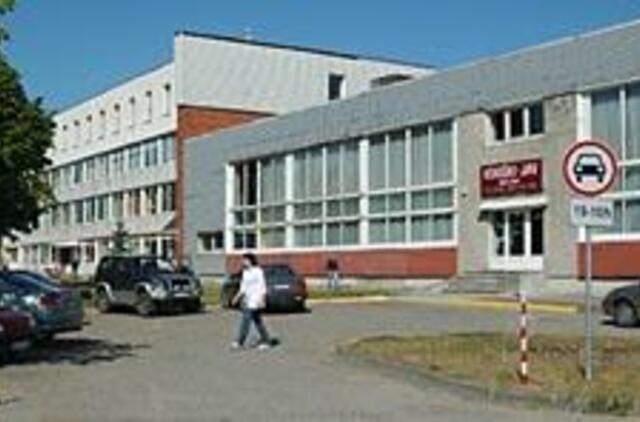 Ligonius skriaudžia kelio ženklai