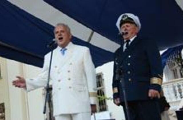 Pagerbiant jūrininkus prikelta pasaulio jūreivių daina