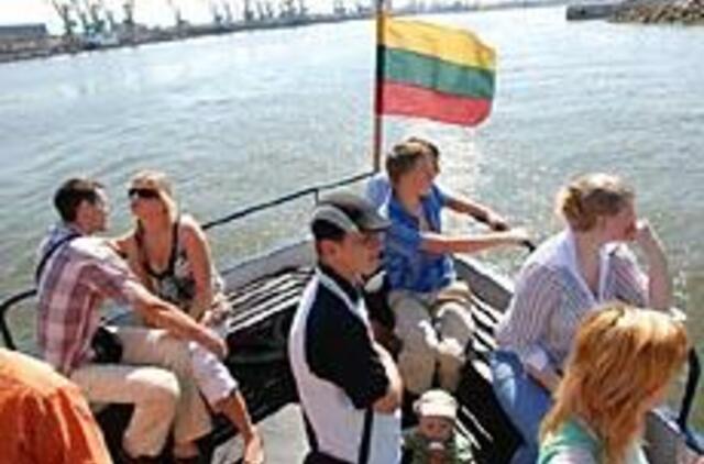 Vėl plukdys po uostą 