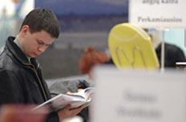 Iš nevilties lietuviai pradėjo pirkti knygas