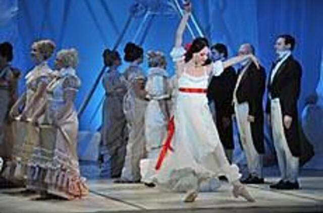 Nauja uždanga slėps senas bėdas 