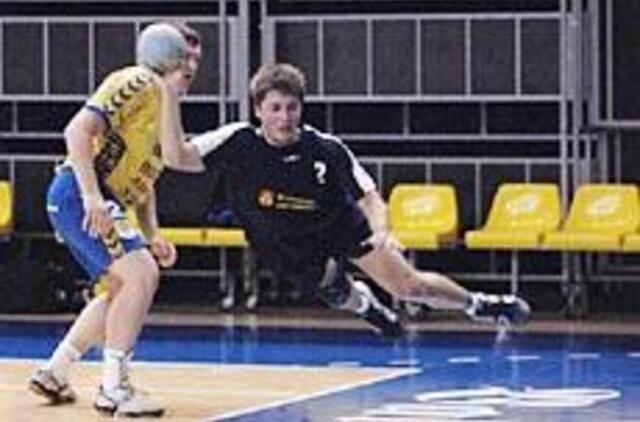 Į kovą: su varžovais ir finansų stoka