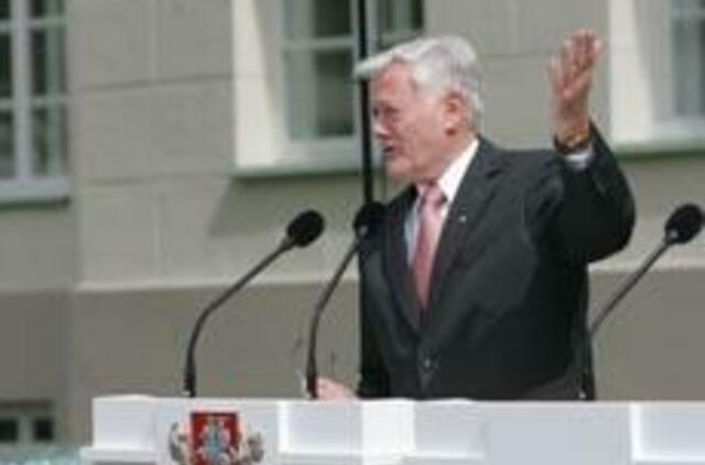 V. Adamkus ragina aktyviai dalyvauti Seimo rinkimuose