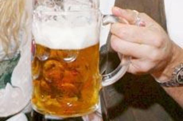 Alumi rinkėjus vaišinęs valstietis liaudininkas - papirkinėtojas