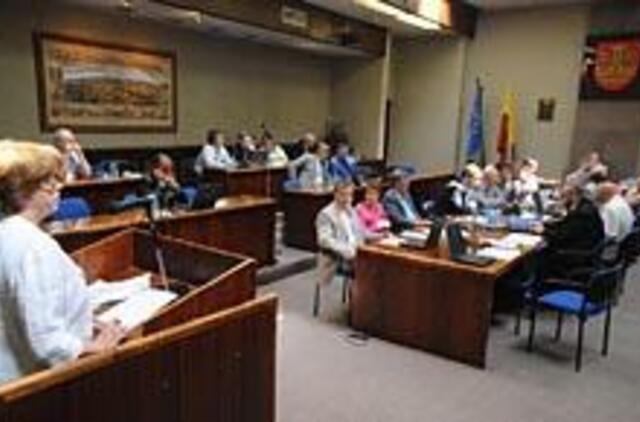 Politikų algos sujaukė protus