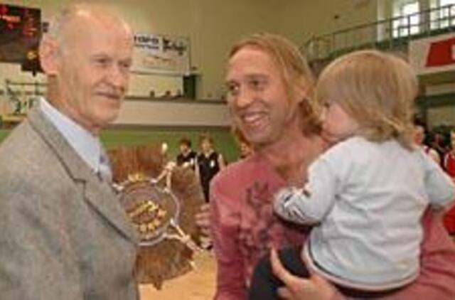 Žais tūkstantis šeimų