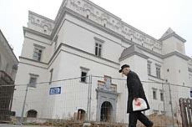 Valdžiai - proga užkimšti išlaidų rėtį