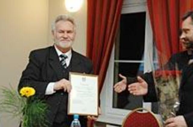 Įteikta literatūrinė Ievos Simonaitytės premija