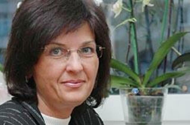 Politikai pasišovė atimti kompensaciją iš pasitraukusios valdininkės