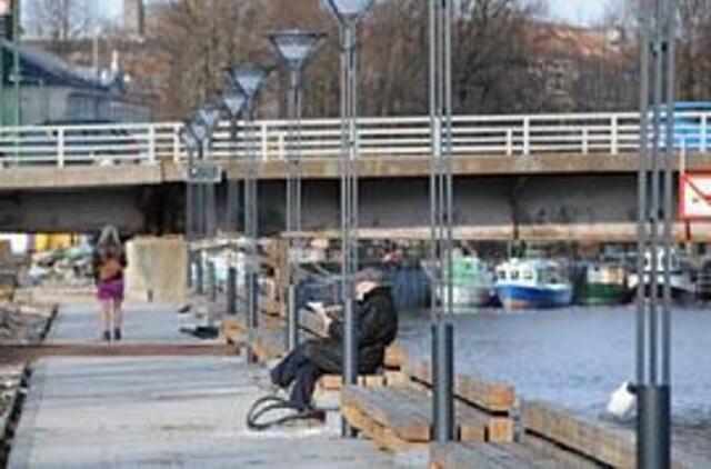 "Atbuli" suoliukai stebina miestiečius