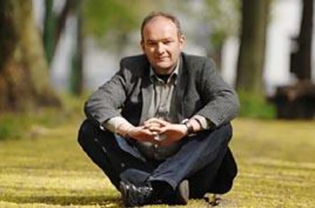 "Apatinius baltinius palikime skalbėjams"