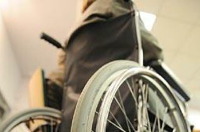 Valdžiai žmonių bėdos tolimos