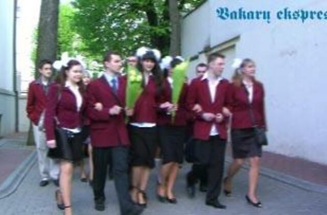 Paskutinis skambutis abiturientams atkėlė vartus į pasaulį
