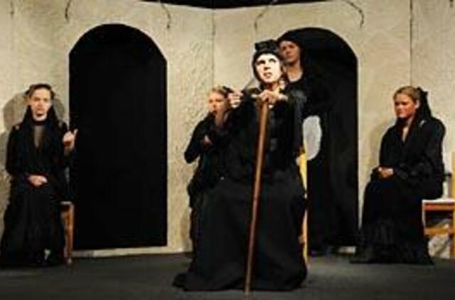 Prieš reorganizaciją - spektaklių išpardavimas