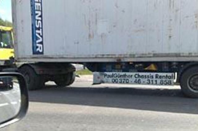 "O gal čia kažkieno pridengtas biznelis?.." 